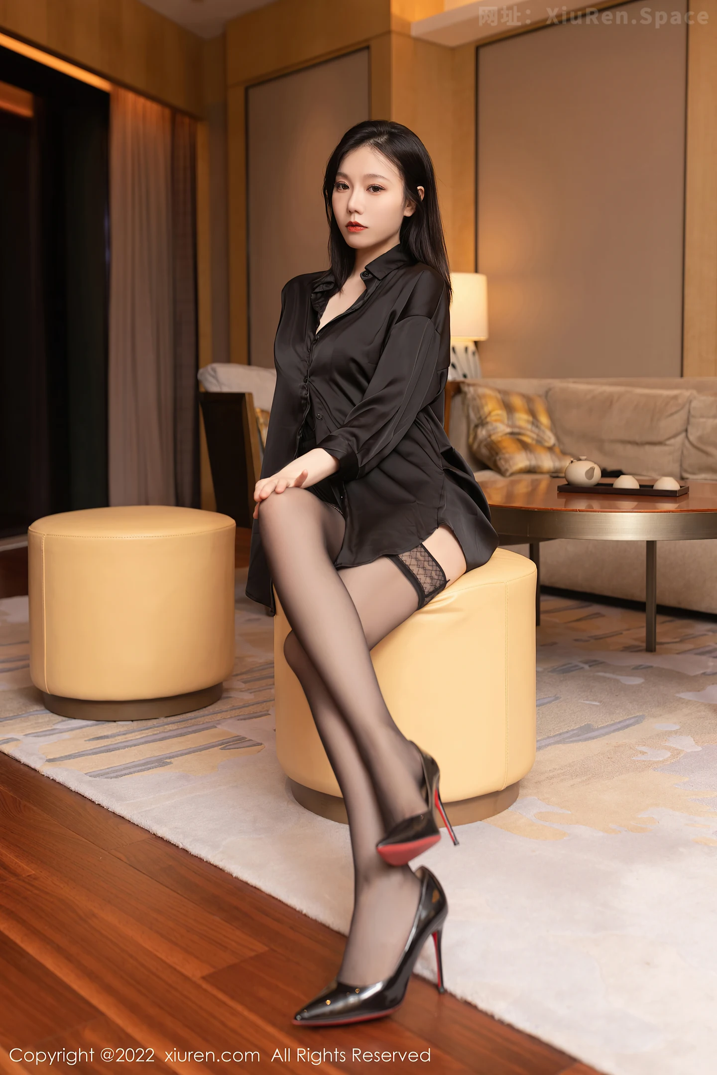 图片[2]-[XiuRen秀人网] VOL.5613 模特安然anran私房黑色情趣服饰配黑丝袜秀柔美身段诱惑写真86P-秀人网官方网站